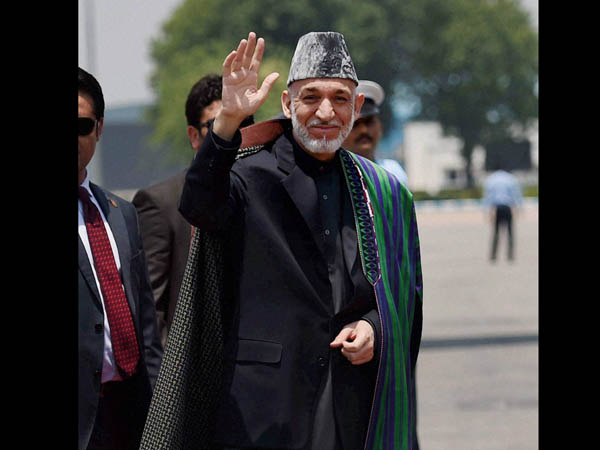 Ahead of swearing-in, Modi visits Rajghat, meets Vajpayee