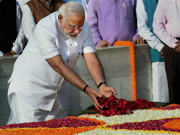 Ahead of swearing-in, Modi visits Rajghat, meets Vajpayee