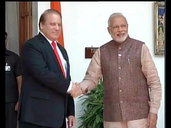 షరీఫ్‌తో హైదరాబాద్ హౌస్‌లో...