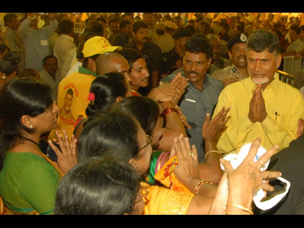 చంద్రబాబు నమస్కారం