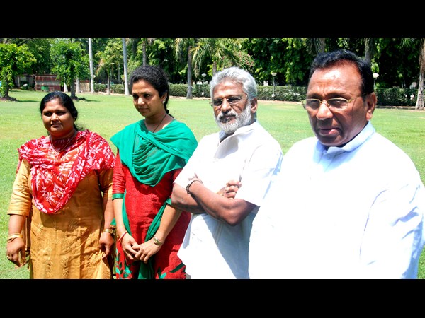 మేకపాటితో కలిసి రేణుక