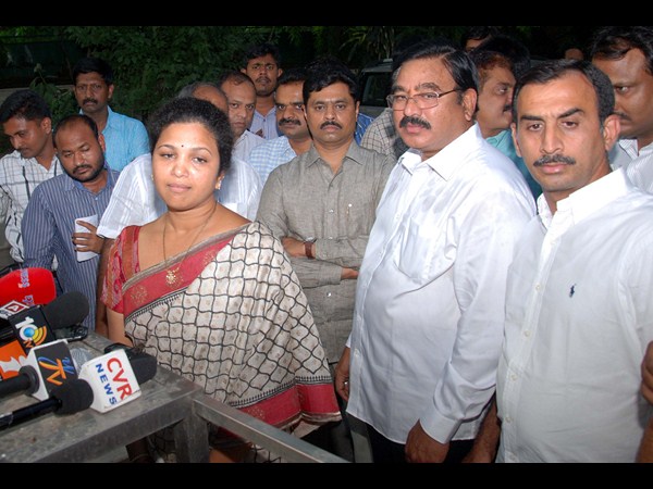 ఇలా కనిపించారు...