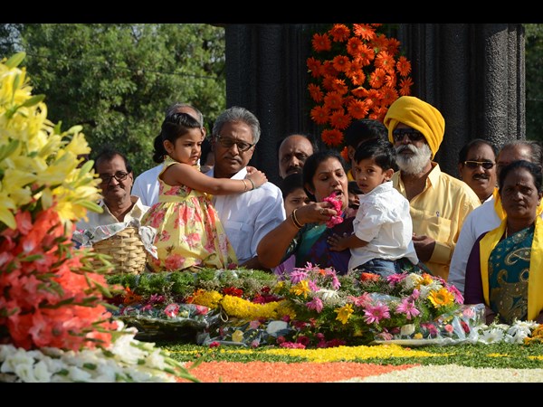 పురంధేశ్వరి పిల్లలతో...