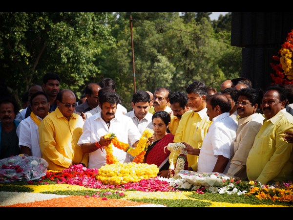 బాలకృష్ణ నివాళులు...