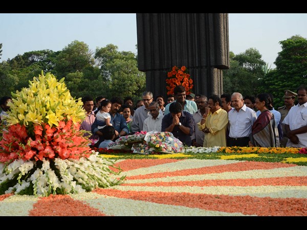 హరికృష్ణతో జూనియర్ ఎన్టీఆర్