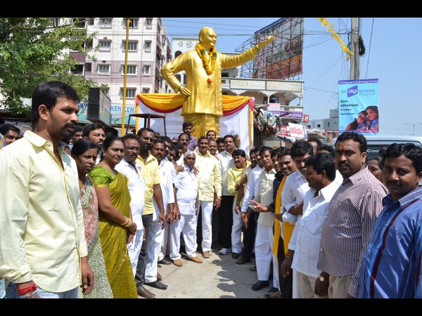 ఎన్టీఆర్ విగ్రహంపై రగడ