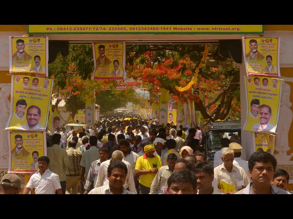 భారీగా తరలిని టిడిపి కార్యకర్తలు