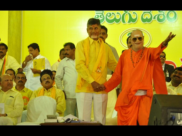 ఎన్టీఆర్ వేషధారితో..