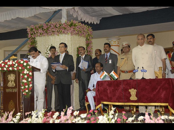 మహేందర్ రెడ్డి ప్రమాణం