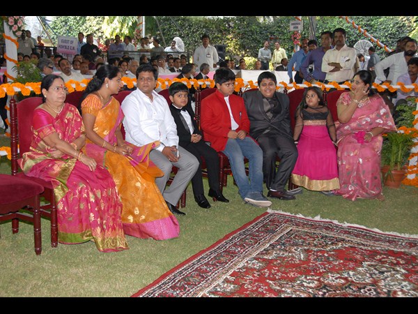 కవిత కుటుంబ సభ్యులు