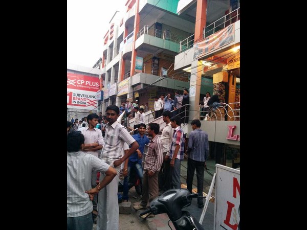 గుజరాతి గల్లీలో ఇలా...