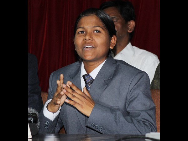 అమ్మానాన్న వ్యవసాయ కూలీలు