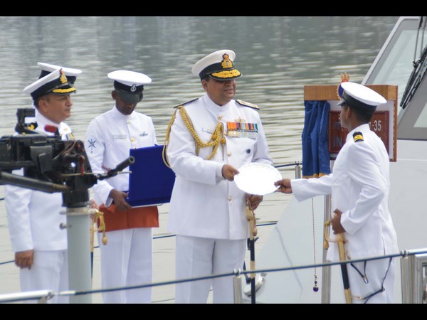 జాతీయ గీతాలపన మధ్య