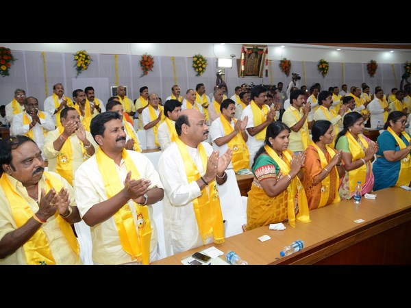 ఎమ్మెల్యేలు