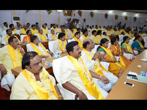 ఎమ్మెల్యేలు