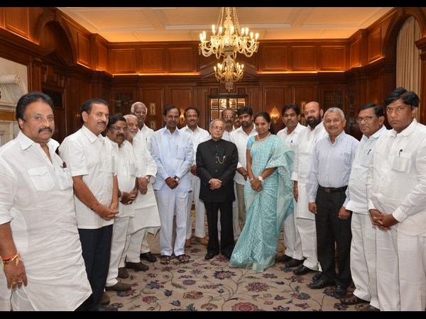 ప్రణబ్‌తో కెసిఆర్, ఎంపీలు