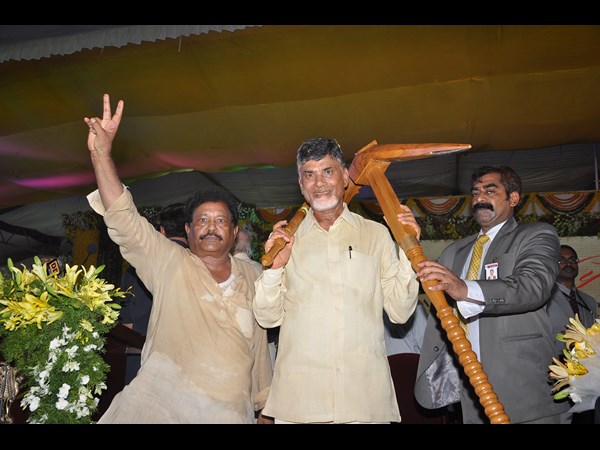 చంద్రబాబు నాగిలి ఎత్తారు..