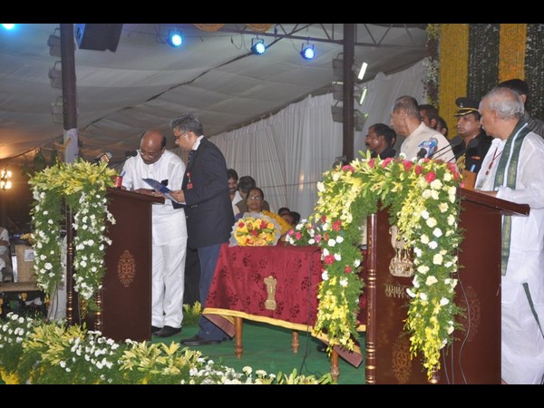అయ్యన్నపాత్రుడు ప్రమాణం