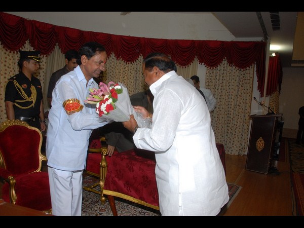 నేతి విద్యాసాగర్ రావుతో కెసిఆర్