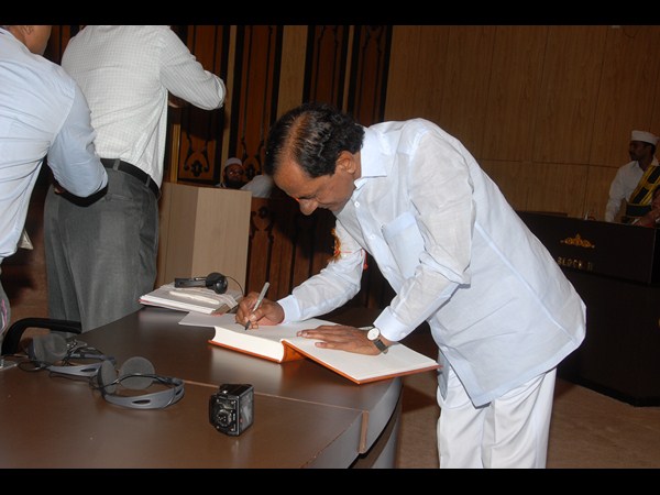 కెసిఆర్ ప్రమాణం