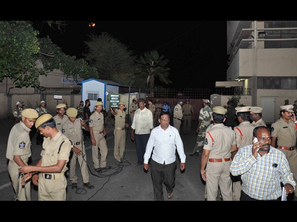 బేగంపేట విమానాశ్రయంలో..