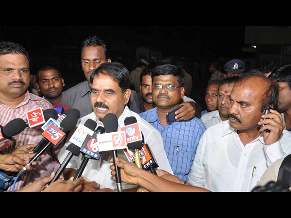 పల్లె రఘునాథ రెడ్డి ఇలా..