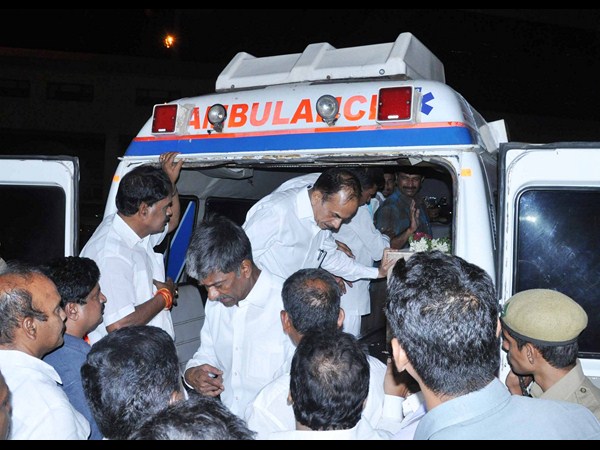 మంత్రుల చేయూత..