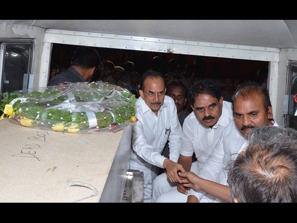 కలిసి పంచుకున్నారు...