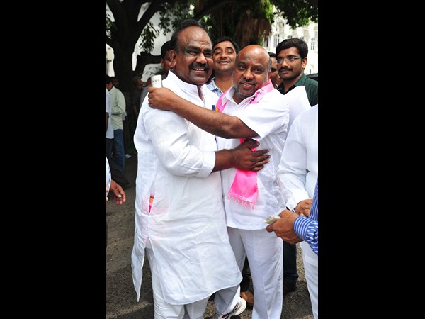 ఆలింగనం