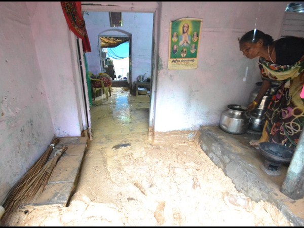 ఇళ్లలోకి నీరు