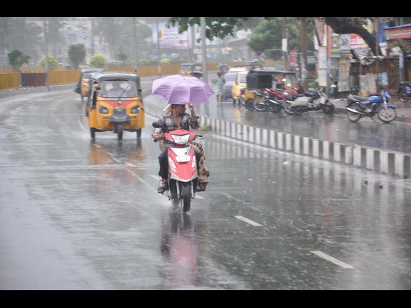 వర్షంలో..