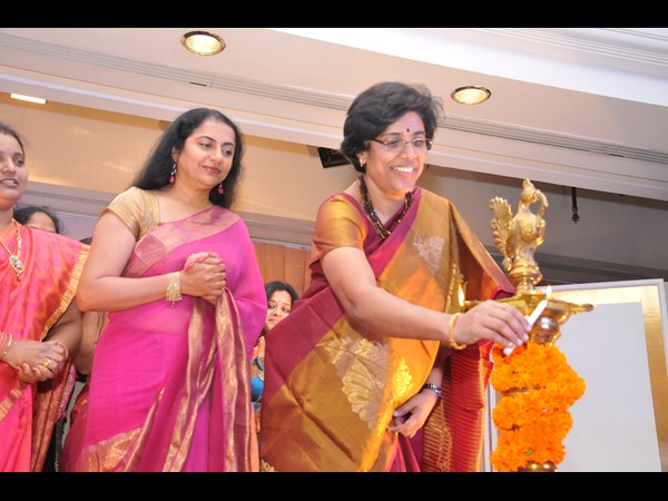 దుబాయ్‌లో సుహాసిని