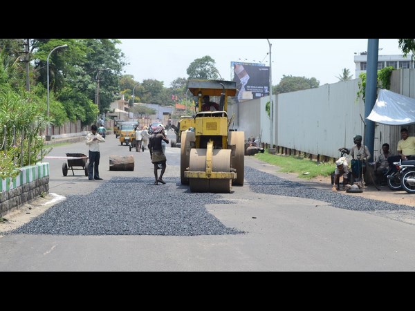 రోడ్డు నిర్మాణం