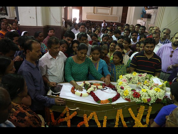 దేవాశిష్ అంతిమయాత్ర