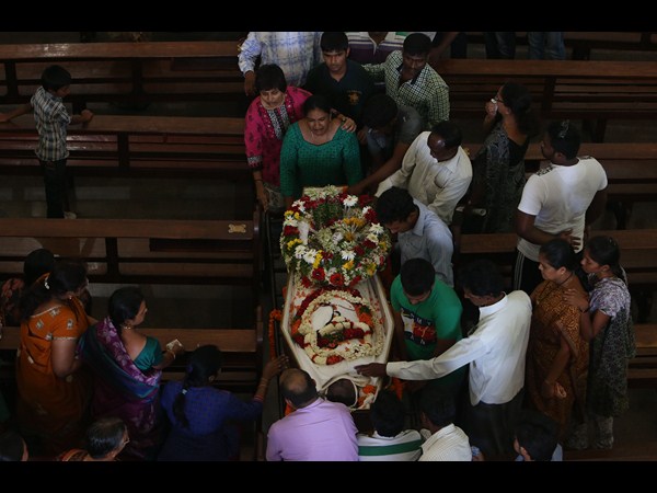 దేవాశిష్ అంతిమయాత్ర