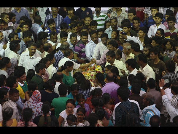 దేవాశిష్ అంతిమయాత్ర