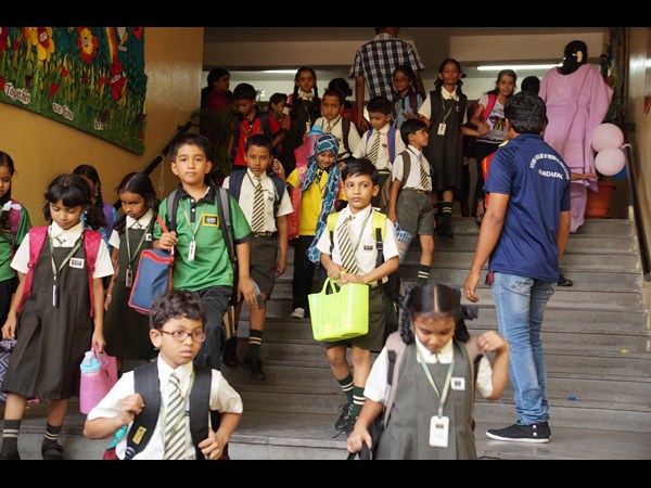 చిన్నారుల సందడి