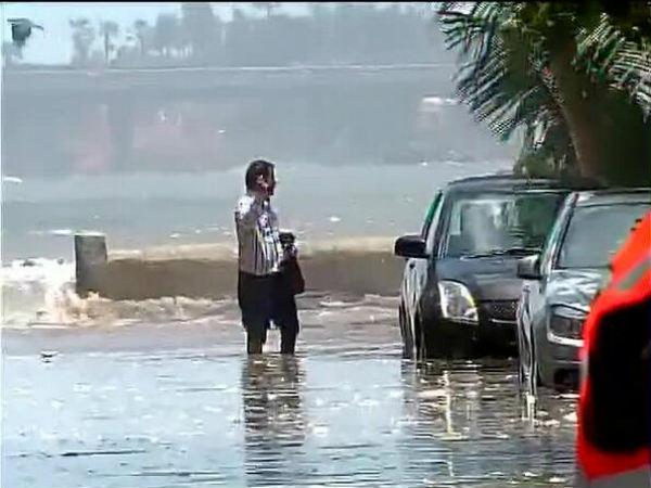 ఎగిసిపడుతున్న అలలు