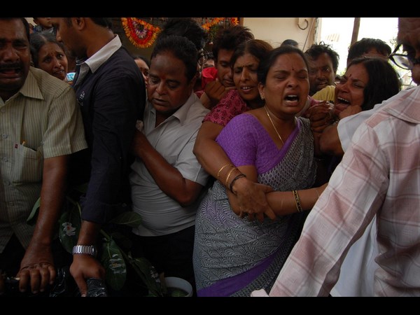 కన్నీటి వీడ్కోలు