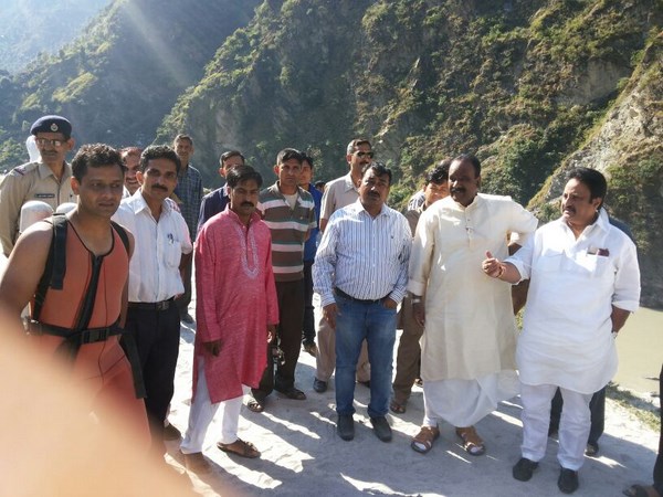 నాయని నర్సింహా రెడ్డి ఇలా...