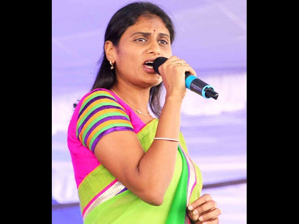 షర్మిలపై పోస్టులు పెట్టిన వారి వెనుక ఎవరున్నారో తేలాలి