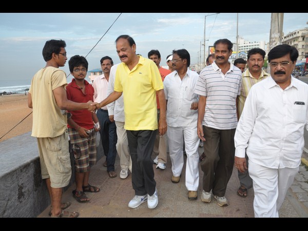 వెంకయ్య తీరే వేరు..