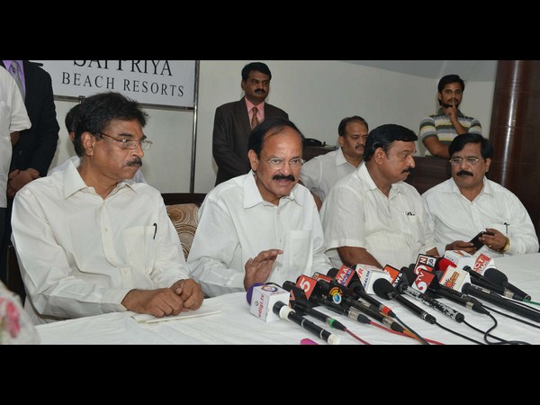 మీడియా సమావేశంలో...