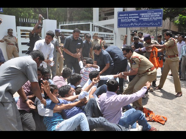 ABVP activists stage dharna 