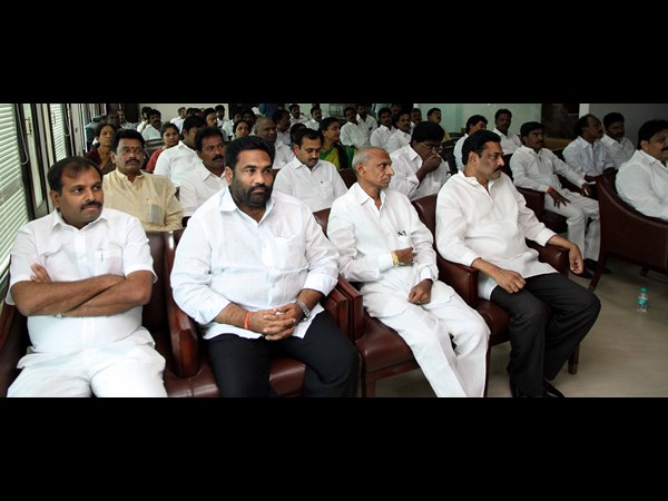 హాజరైన ప్రజాప్రతినిధులు