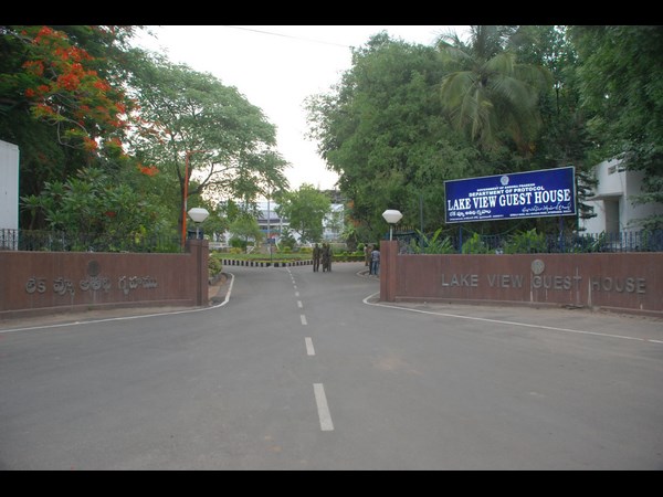 లేక్ వ్యూ గెస్ట్ హౌస్