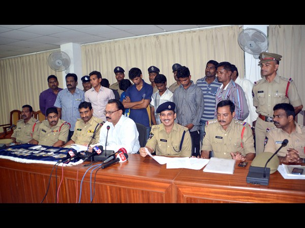 దోపిడీ దొంగల అరెస్ట్