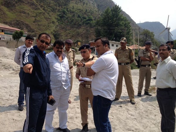 పాండో వద్ద మహేందర్ రెడ్డి