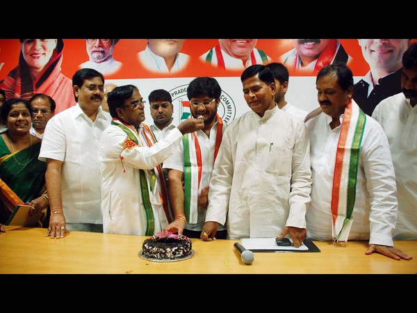 టి నేతలు టి నేతలు