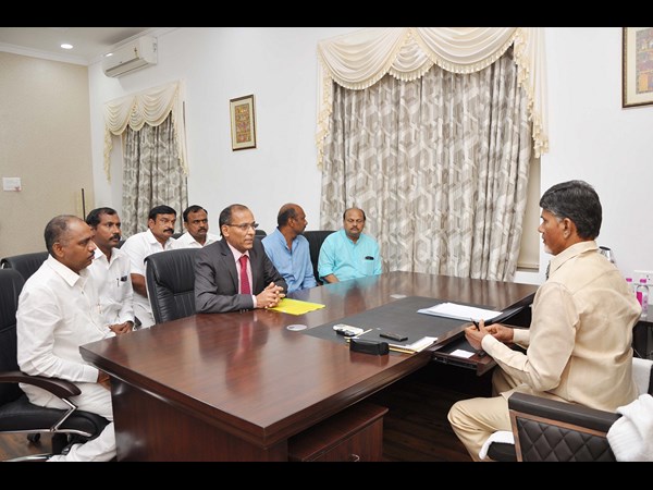 బాబుతో నిర్మలా సీతారామన్ భేటీ